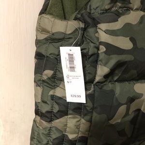 Old Navy Camo puffy vest size small